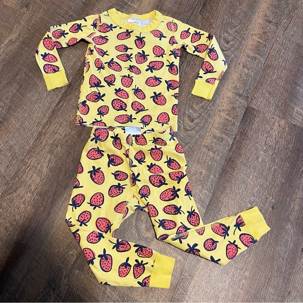 Hanna Andersson Strawberry Print Kids Pajamas Size 3